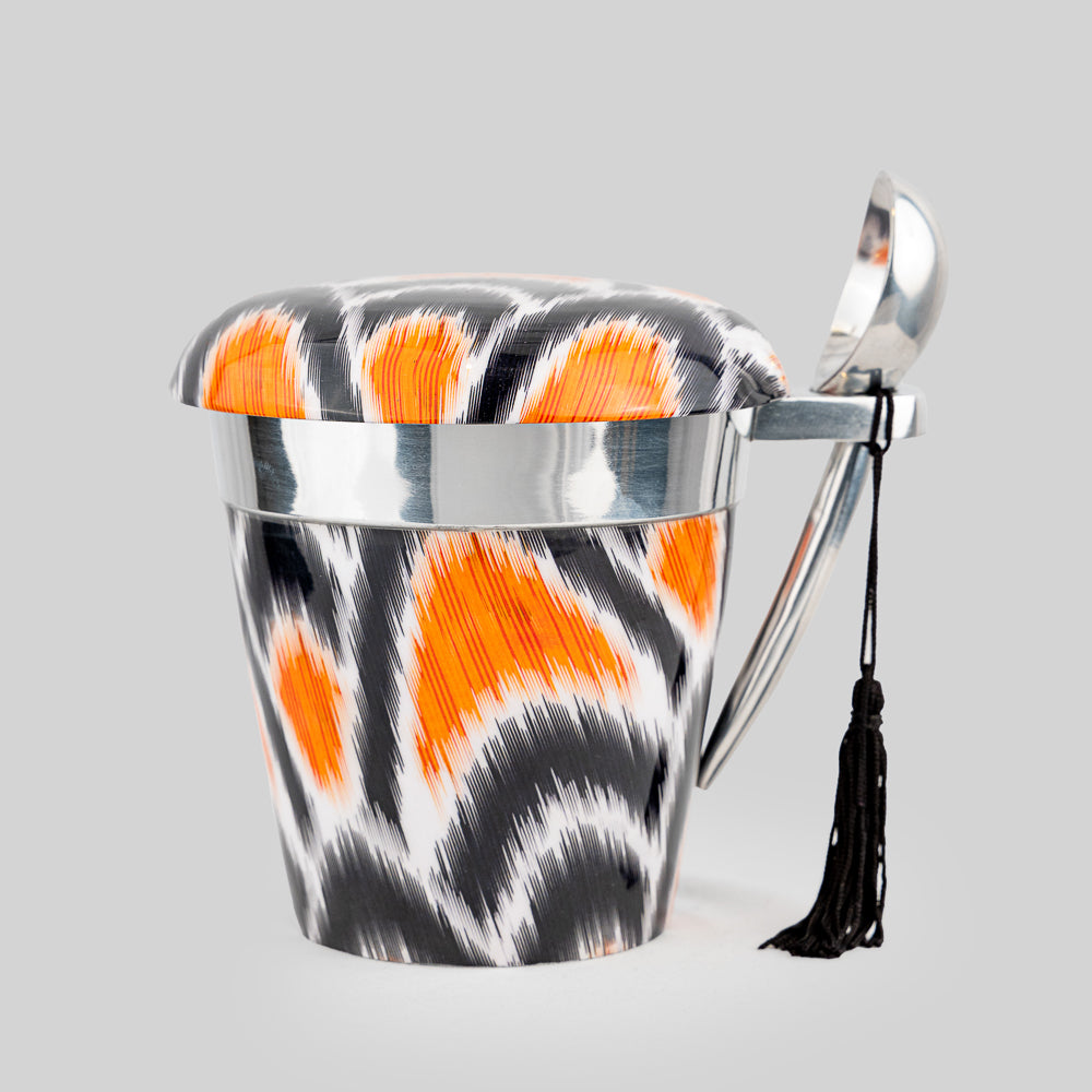 Chic insulated holder for standard ice cream pint containers."